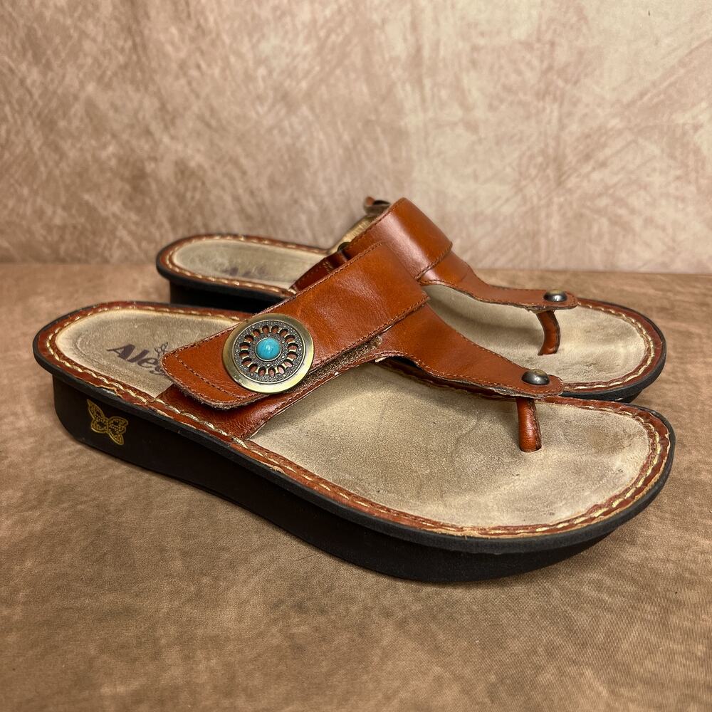 Alegria by PGLite Lug Sole Platform Sandal Brown Leather Slip On Medallion Stone